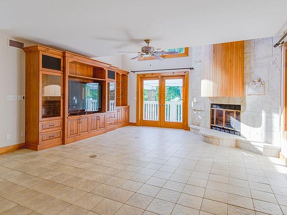 2nd image of 1309 Seaspray Ln