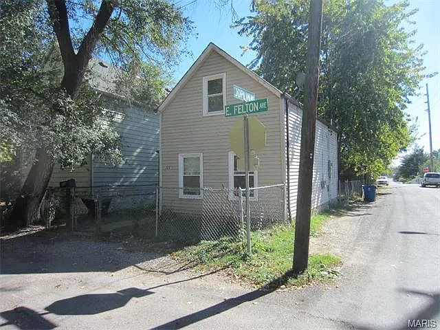 200 E Felton Ave photo 1