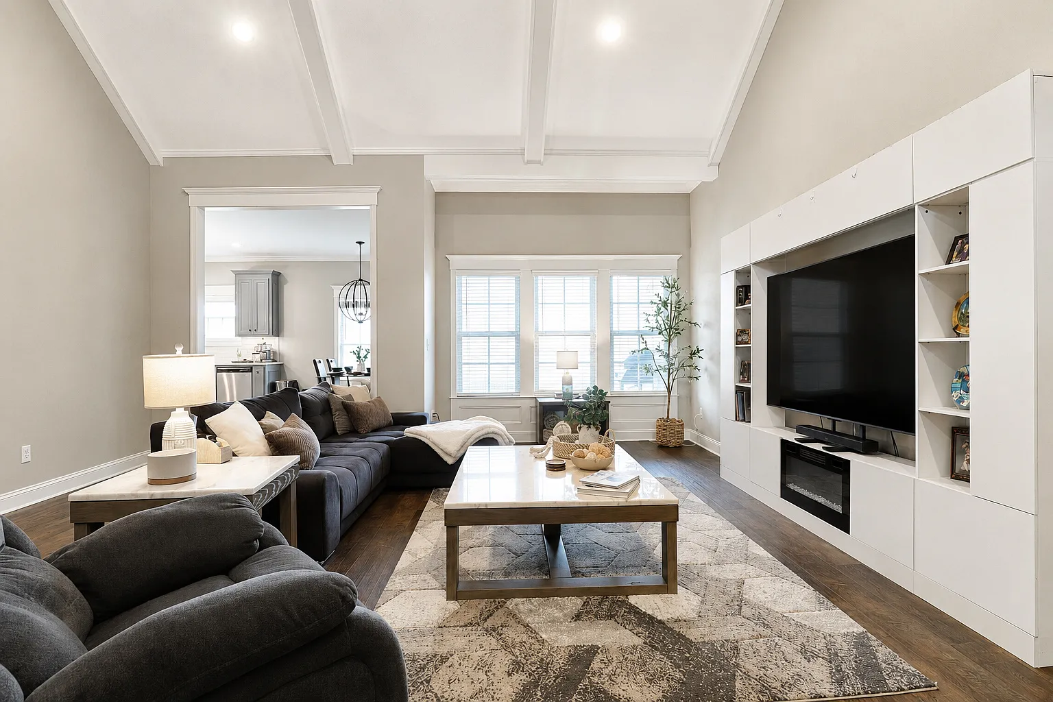 4 bed, 2200 sqft, $2,600 — Photo 4