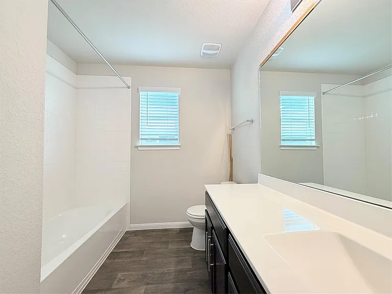 10502 Fulton Ave — Photo 32