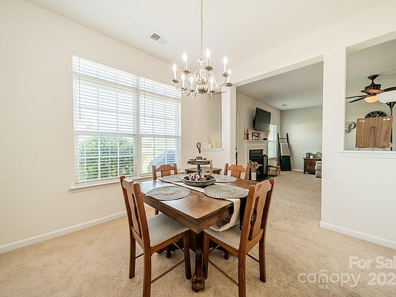 4th image of 243 Valerie Dr