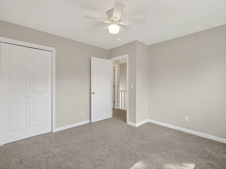601 E Grundy St #B — Photo 25