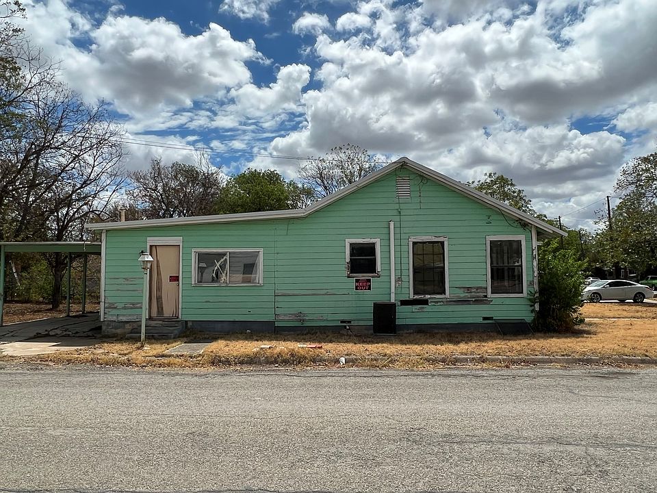 1st image of 2600 1st St
