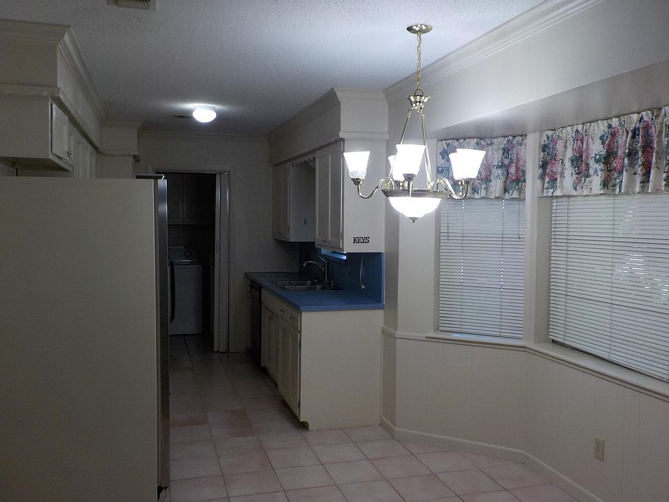 1st image of 13 Briarridge Dr