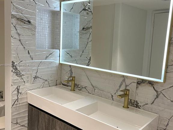 5th image of 1717 N Bayshore Dr #1638