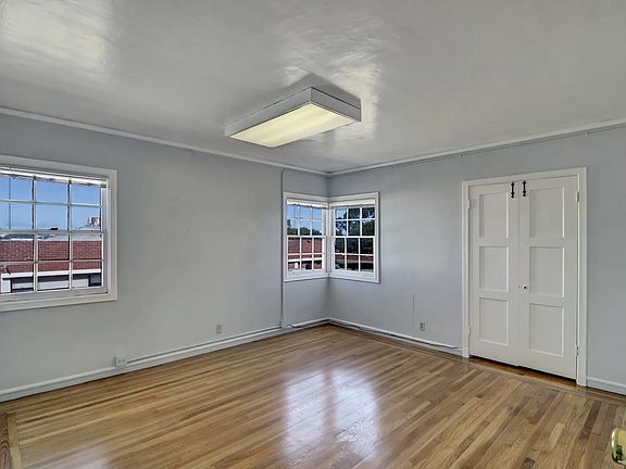 3rd image of 250 26th St