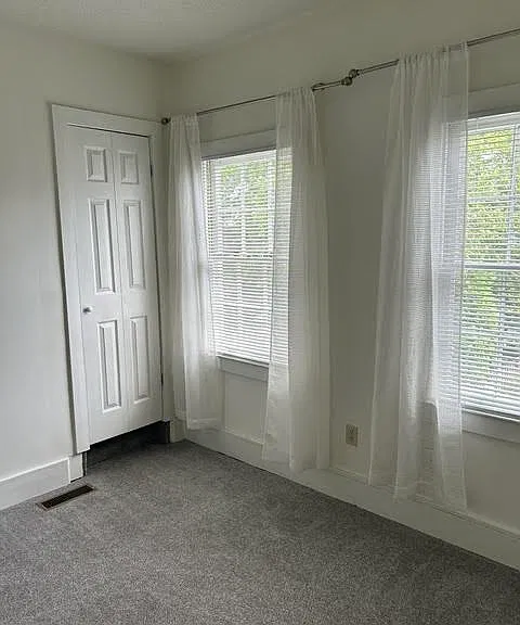 513 E Gordon St — Photo 7