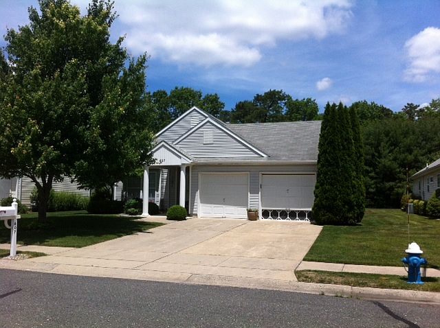 1st image of 607 Waterford Dr