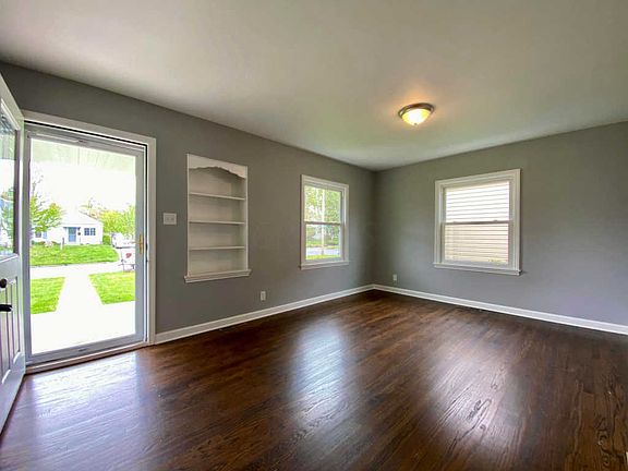 2nd image of 291 E Jeffrey Pl