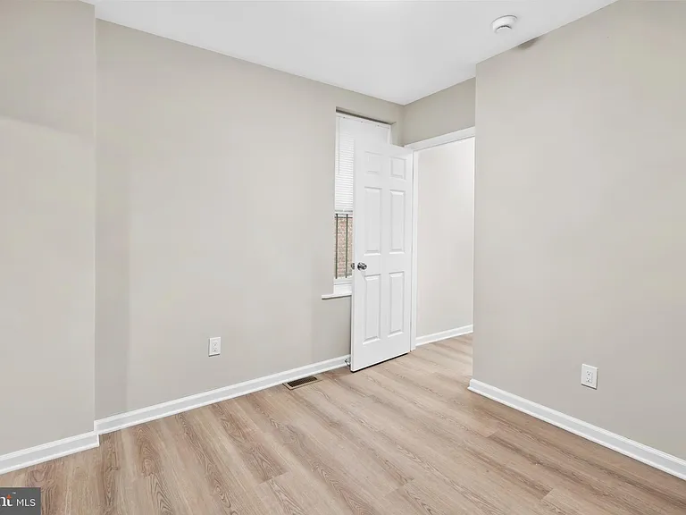 1833 Fontain St — Photo 12