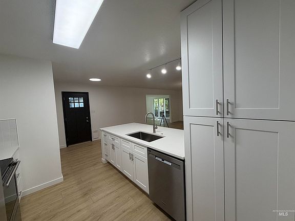 4th image of 523 Park Meadows Cir