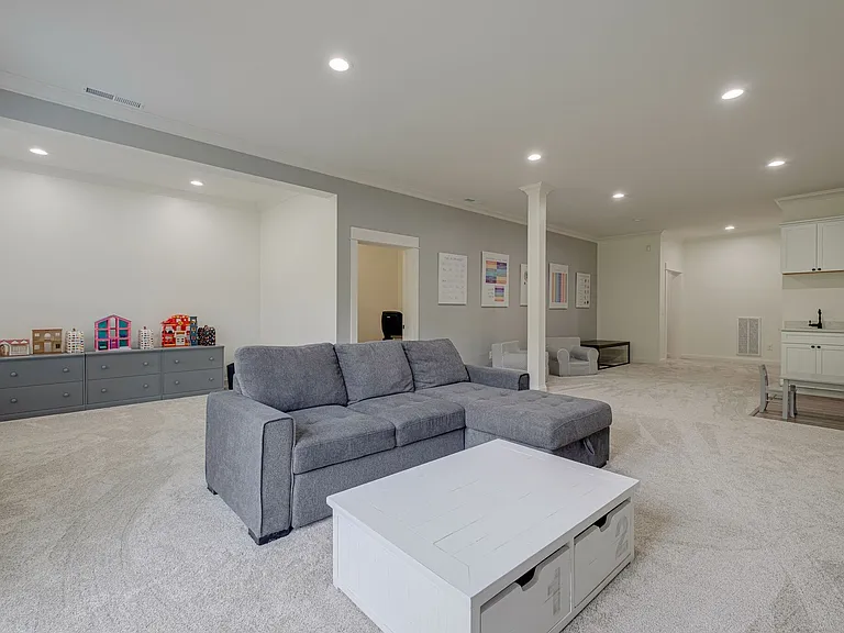 8231 Glover Dr — Photo 61