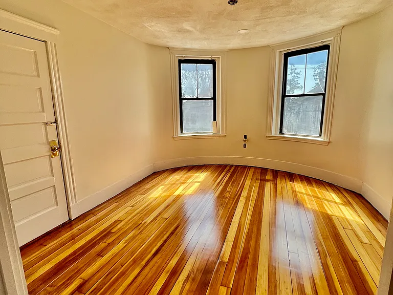 48 Endicott St #2R — Photo 8
