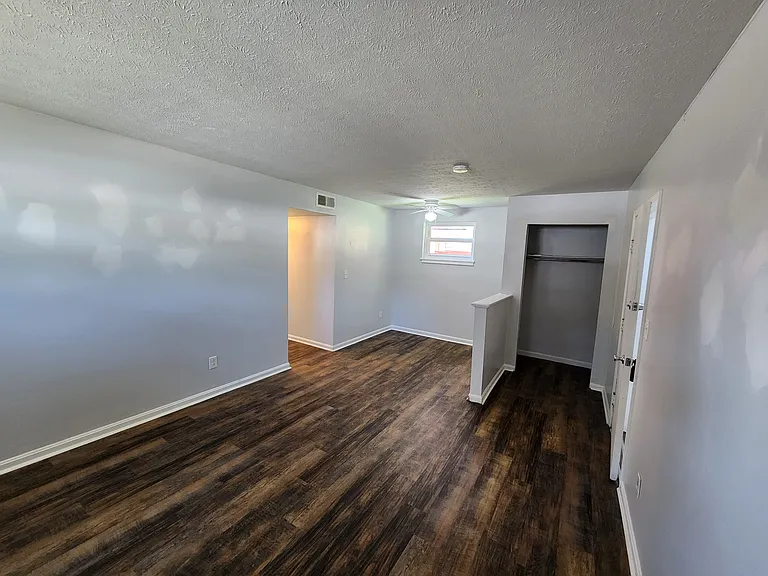 1300 Oakwood Ave #1 — Photo 4