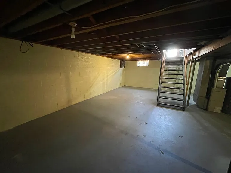 235 Kennedy St — Photo 10