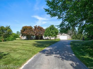 2810 S Hadley Rd, Ortonville, MI 48462