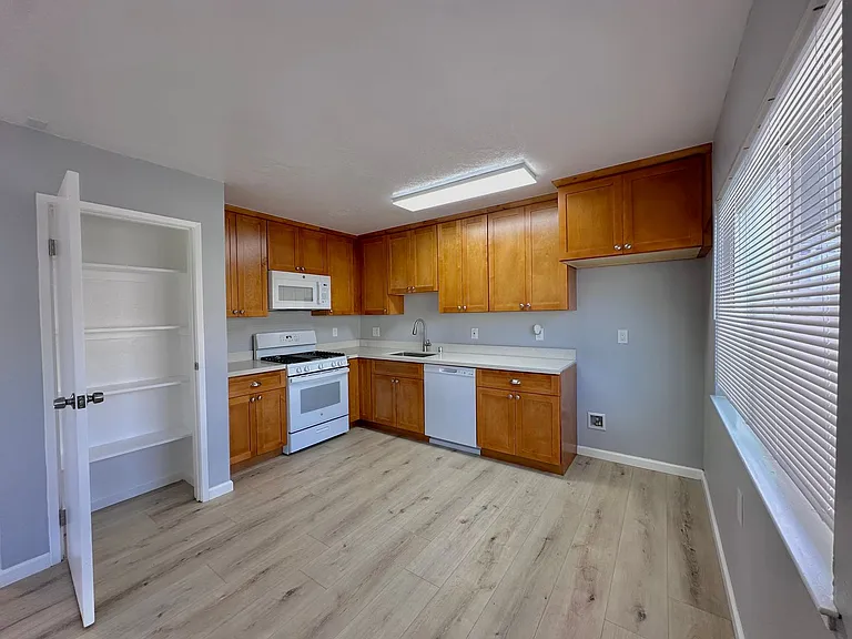 3806 39th Ave — Photo 9