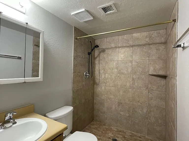 2010 E Sweetwater Ave._SP&Family LLC — Photo 4
