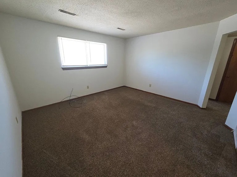 924 W Texas Ave — Photo 3