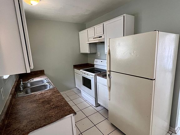3rd image of 913 Fremont Ave