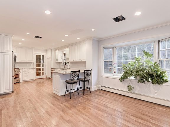2nd image of 1320 Banquo Ct