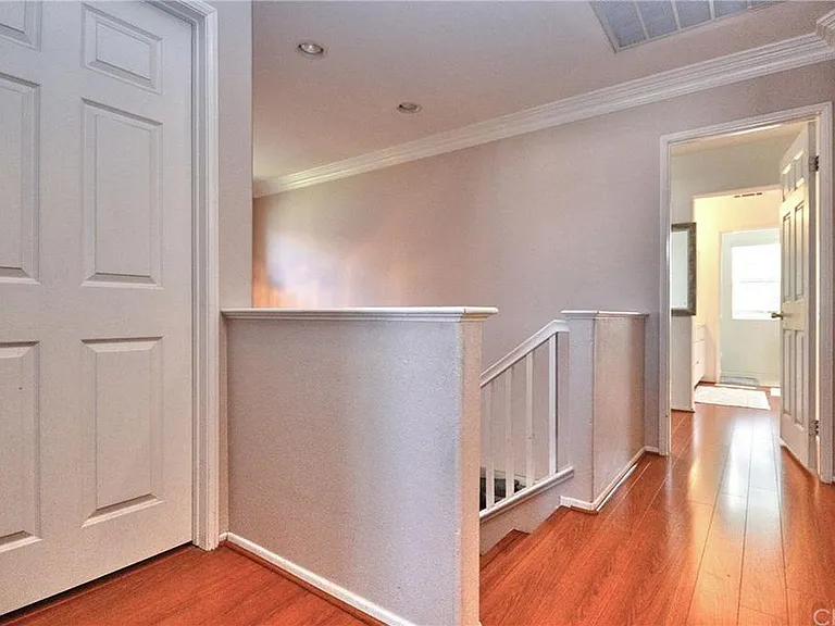 9040 Jacaranda Ln — Photo 7