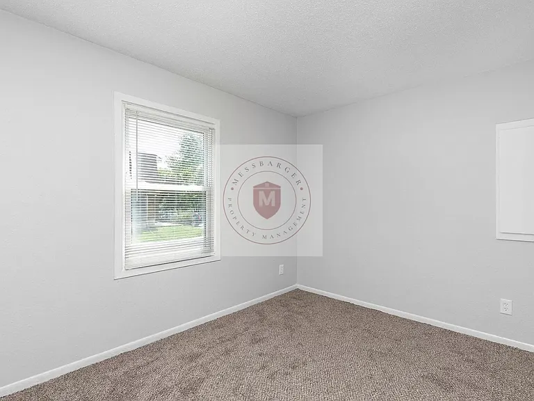 216 NW Vesper St — Photo 6