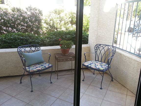 Covered patio of livingroom