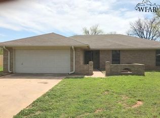 1302 Danberry St, Burkburnett, TX 76354