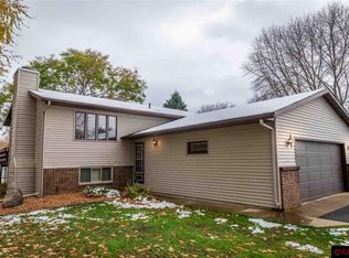 1581 Sharon Dr, North Mankato, MN 56003