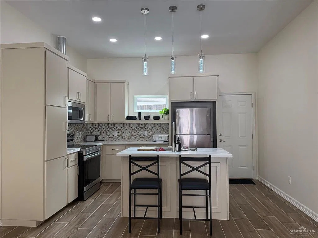 2 bed, 2.0 bath, 961 sqft, $1,200 — Photo 4