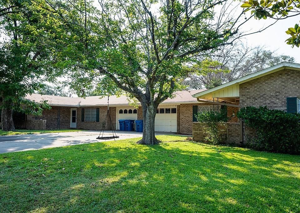 1st image of 211 Manor Dr