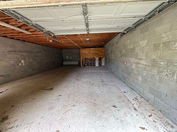 5th image of 655 Drift Creek Rd