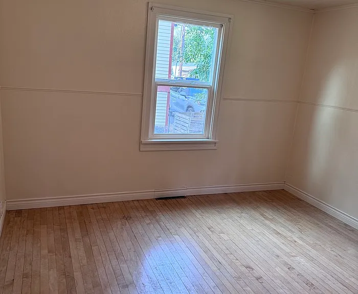 1833 S 14th St W — Photo 18