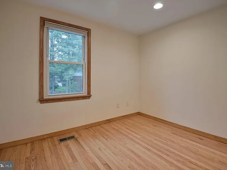 9321 Bentridge Ave — Photo 35