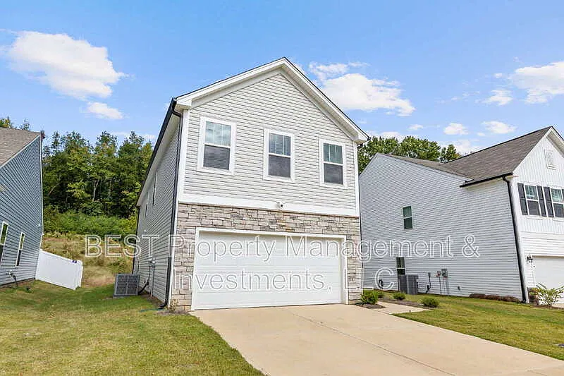 4 bed, 3.0 bath, 2477 sqft, $3,200 — Photo 3