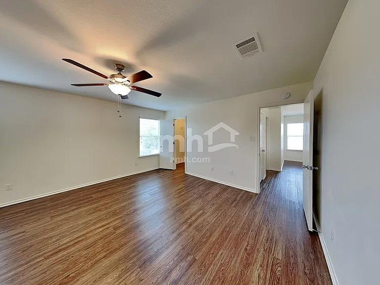 210 Phillips St — Photo 10