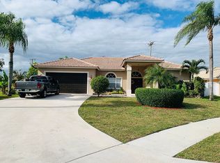 7050 Lake Island Dr, Lake Worth, FL 33467