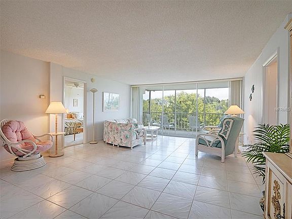 5th image of 50 Harbor View Ln APT 36