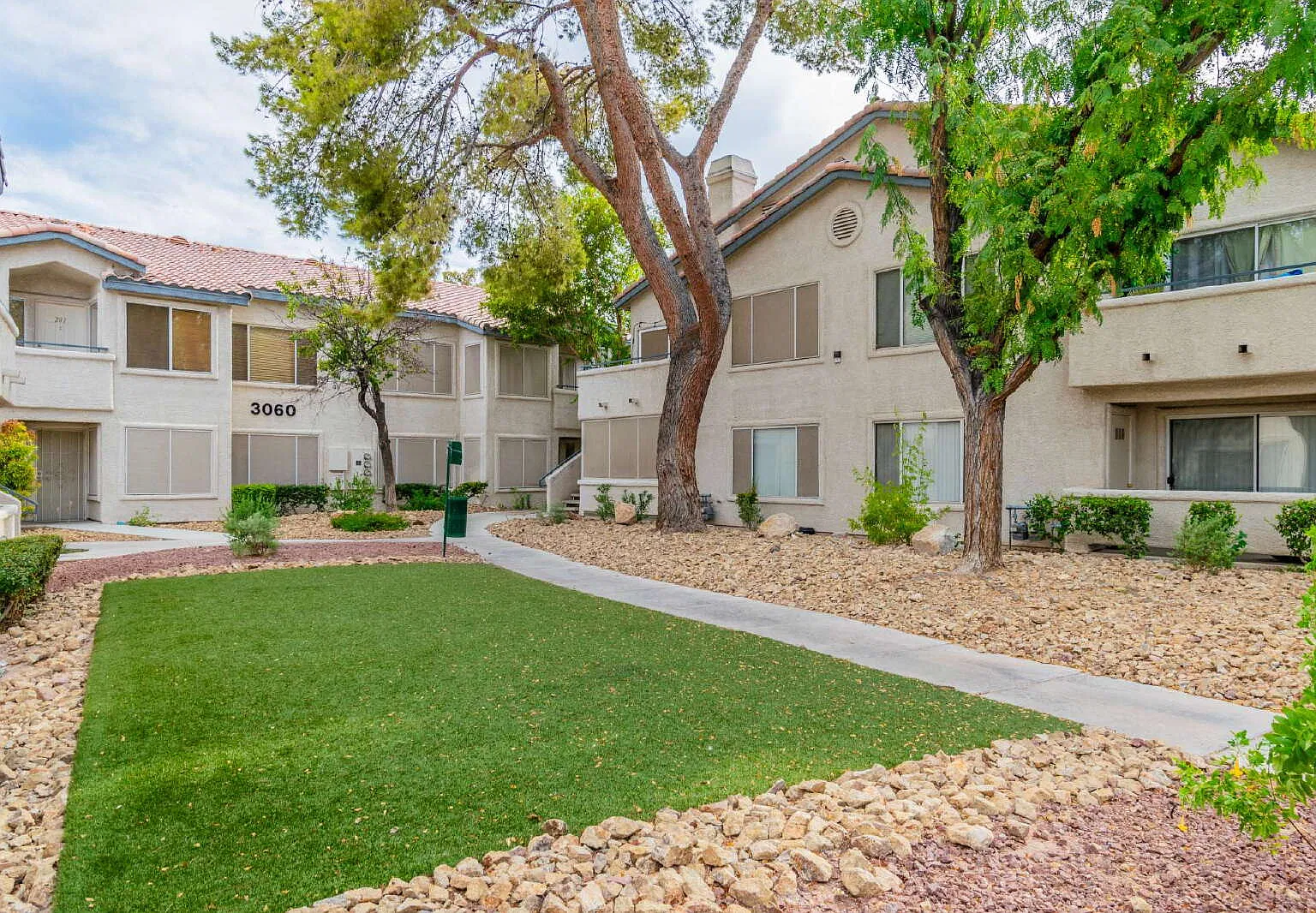1 bed, 1.0 bath, 697 sqft, $1,095 — Photo 3