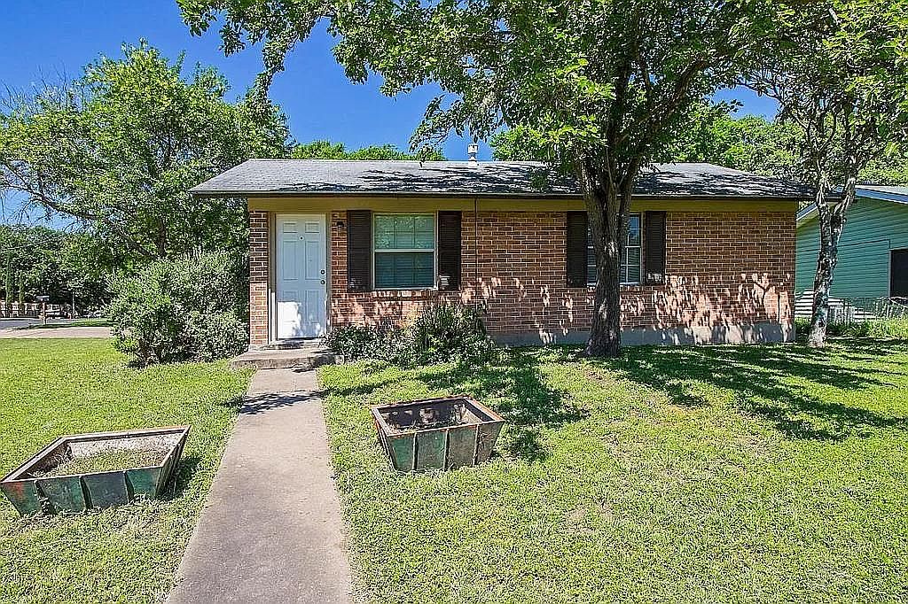 uta...⭐︎ 5908 Breezewood Dr #B, Austin, TX 78745 | Zillow