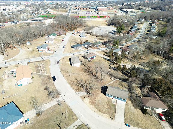 4th image of 507 Holiday Dr