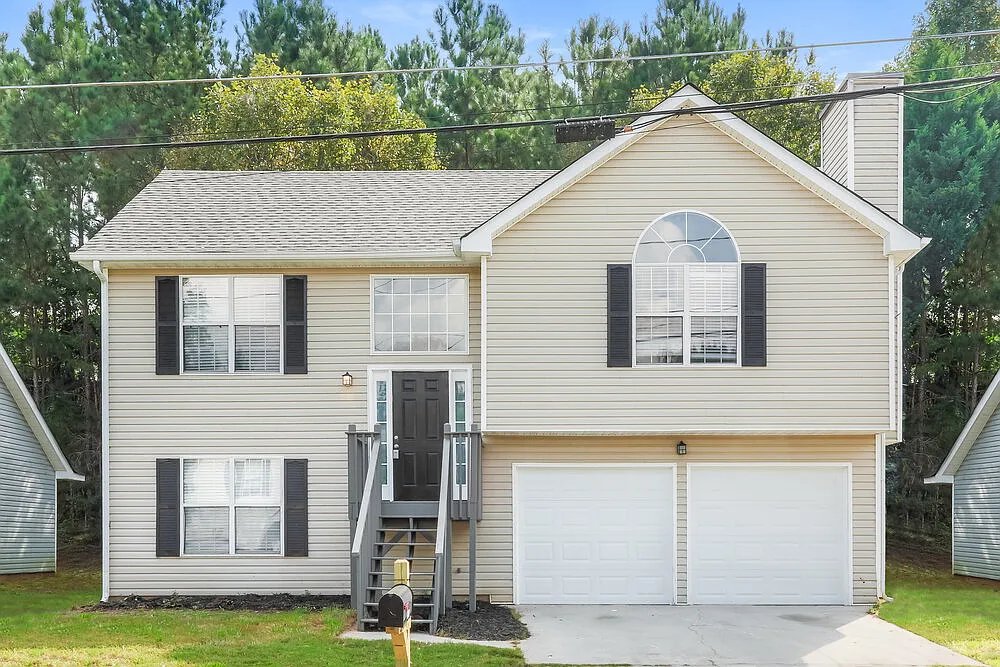 3 bed, 2.0 bath, 1460 sqft, $1,915 — Photo 1