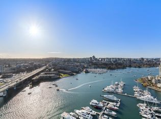 1033 Marinaside Cres #3307, Vancouver, BC V6Z 3A3