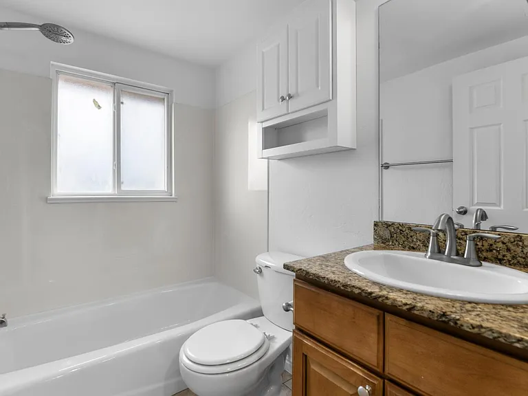 455 N 400 W #15 — Photo 9