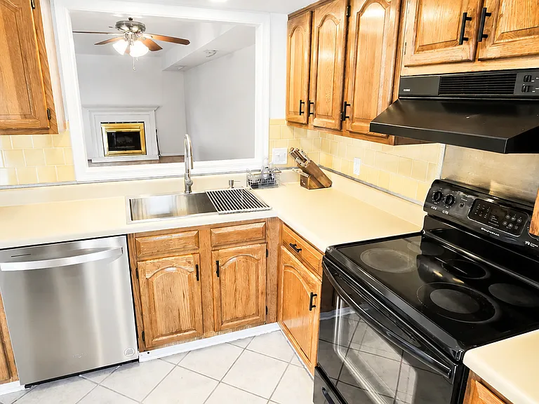 9608 Mason Creek Rd — Photo 4