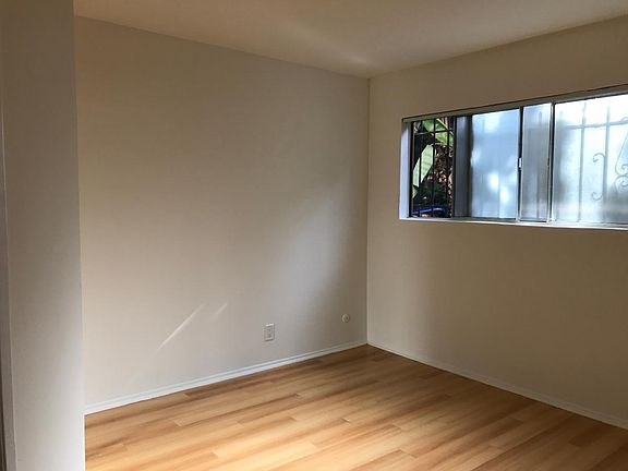 2nd image of 1476 S Shenandoah St APT 103