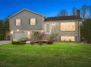 25 Donna Dr, Cranston, RI 02921