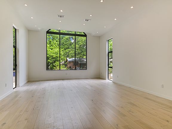 4th image of 4515 Avenue D