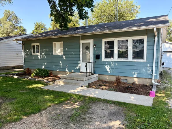 105 S Miller St, Clinton, IL 61727